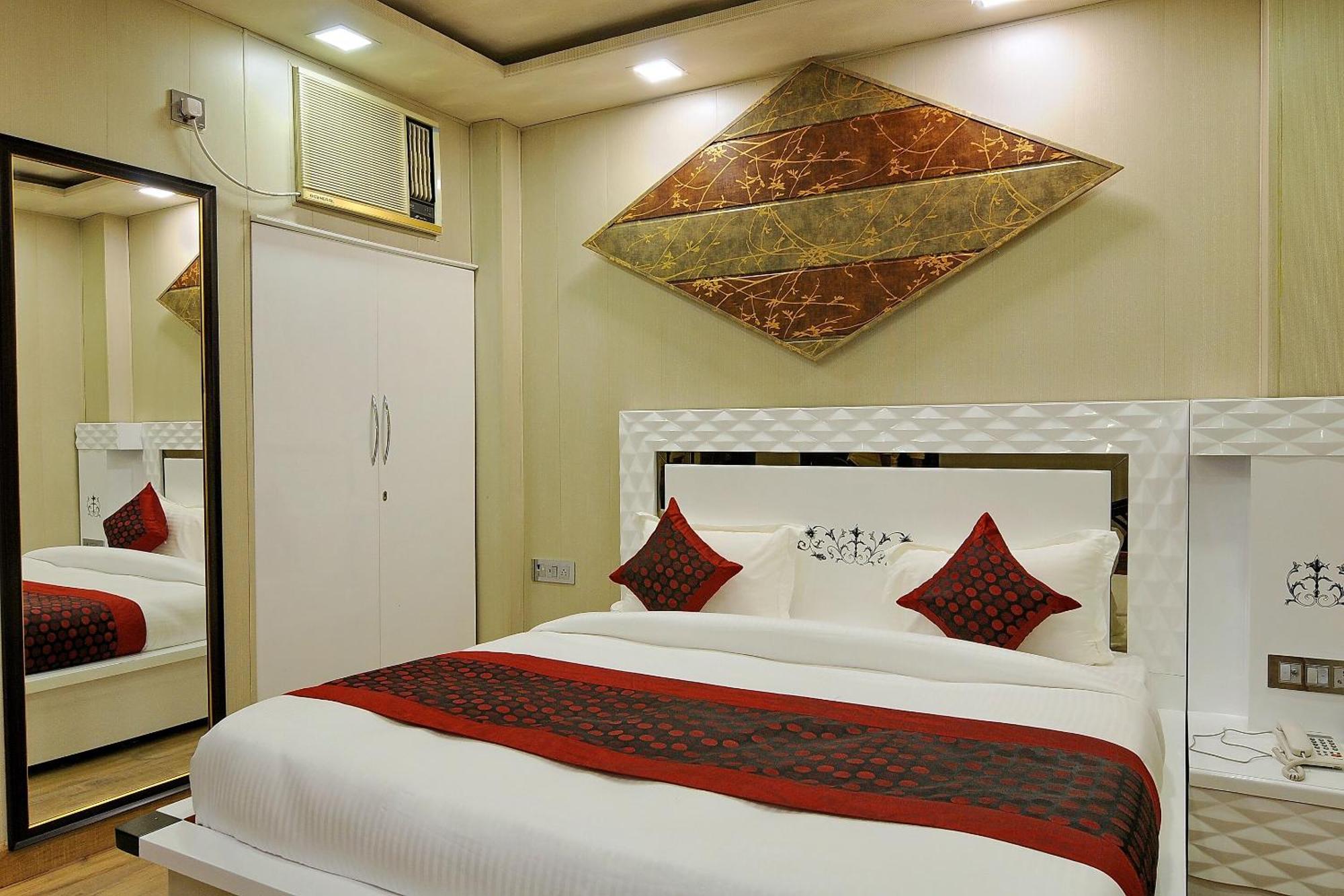 O Flyover Hotel